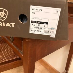 Ariat Women's Hilo in Black and White